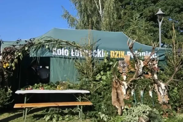 Koło Łowieckie „DZIK” z Połańca wsiedliło bażanty na swoim łowisku