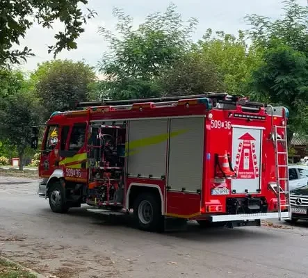 Interwencja OSP Połaniec: neutralizacja substancji ropopochodnej na ul. Kościuszki