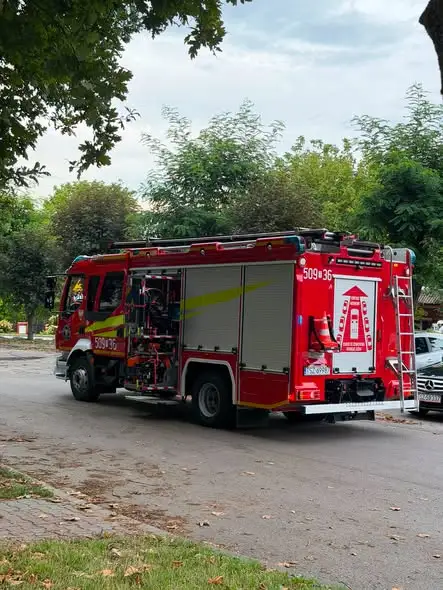 Interwencja OSP Połaniec: neutralizacja substancji ropopochodnej na ul. Kościuszki