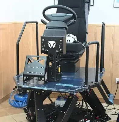 Nowoczesny symulator jazdy ciężarówką w staszowskim Staszicu