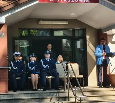 Uroczyste rozpoczęcie roku szkolnego w klasie mundurowej w Staszowie