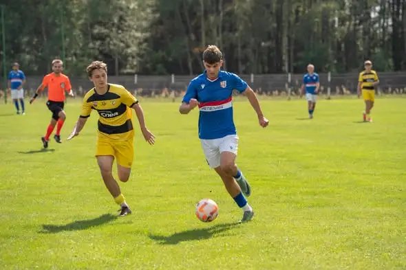 Czarni II Połaniec wygrywają 4:3 w Osieku. Bohaterowie meczu i fotorelacja