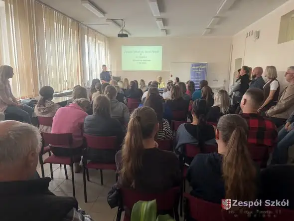 Bezpieczni po zmroku – spotkanie z policjantem w szkole