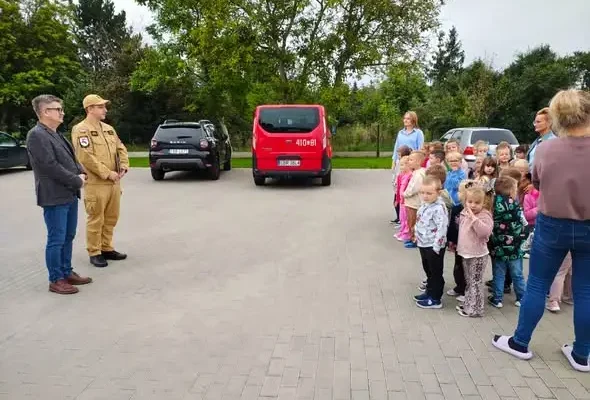 Próbna ewakuacja w szkole i przedszkolu w Osieku – sprawnie i bez paniki
