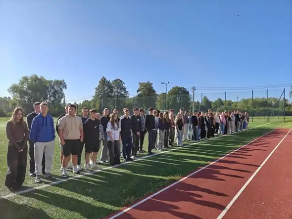 Próbny alarm przeciwpożarowy w szkole – uczniowie i pracownicy przećwiczyli ewakuację