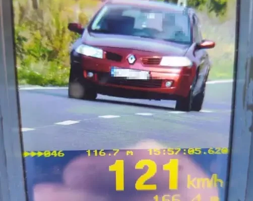121 km/h w terenie zabudowanym. 41-latek stracił prawo jazdy i zapłacił 2600 zł