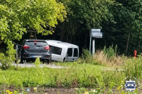 Policjant po służbie zatrzymał pijanego kierowcę. W zaroślach ukrywał się poszukiwany 49-latek