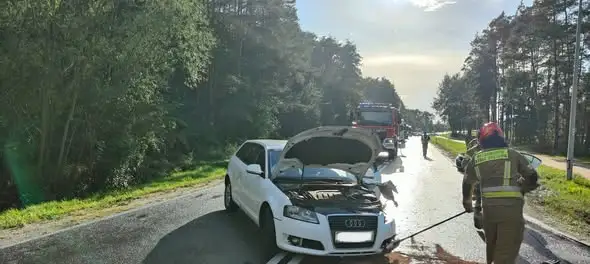 Kolizja trzech aut na obwodnicy Staszowa. Dwie osoby w szpitalu