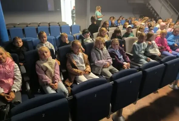 Uczniowie ze Staszowa uczyli się bezpieczeństwa w sieci podczas spektaklu teatralnego