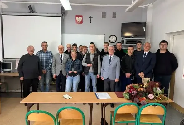 Nowi członkowie szkolnego koła SIMP w ZSP Ckuszydłów