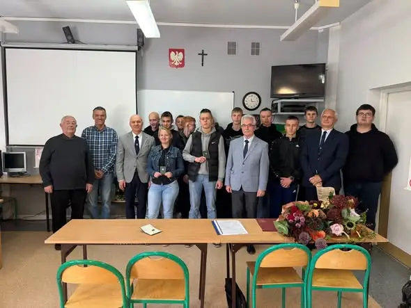 Nowi członkowie szkolnego koła SIMP w ZSP Ckuszydłów