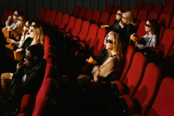 Objazdowy Festiwal WATCH DOCS w Staszowie – pokaz filmu „Kobiety na plaży”