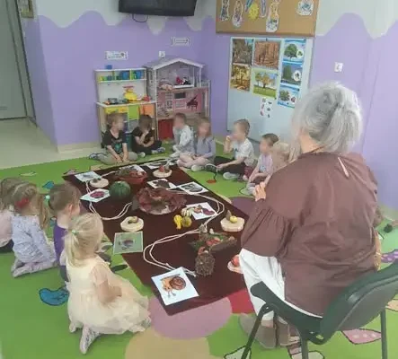Ogólnopolski Dzień Głośnego Czytania w Staszowie – biblioteka odwiedziła przedszkolaki