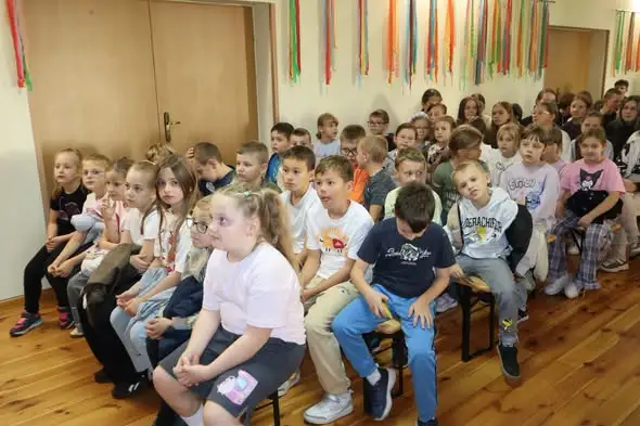 Adam Zbyryt w Łubnicach: przyrodnik oczarował uczniów opowieściami o zwierzętach