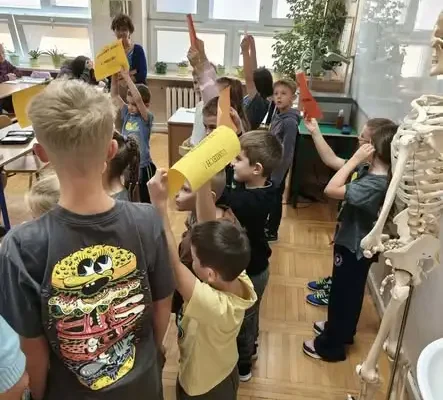 Światowy Dzień Uśmiechu w świetlicy – klasa 1b świętowała na wesoło