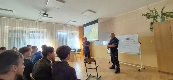 Uczniowie uczą się, jak przeciwdziałać przemocy rówieśniczej