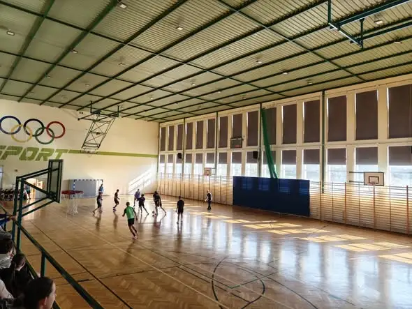 Dzień Chłopaka na sportowo – szkolne turnieje piłki nożnej i ręcznej