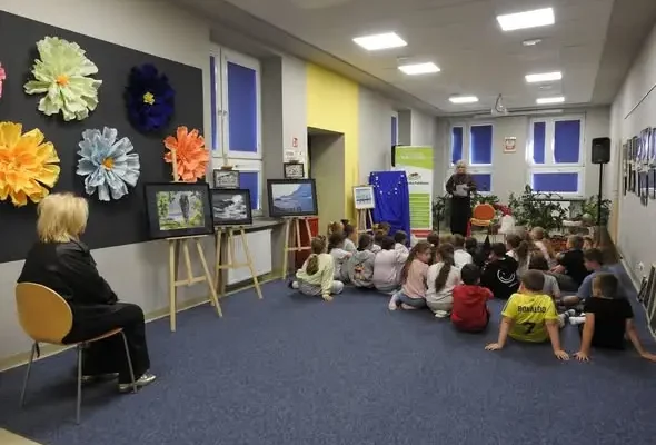 Trzecioklasiści ze Staszowa ożywili biblioteczne regały