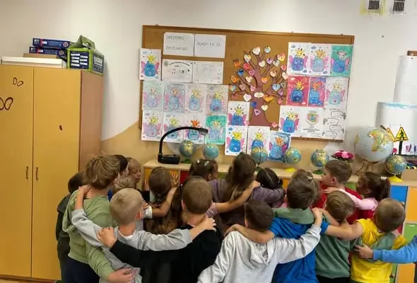 Latający Plecak Życzliwości – uczniowie klasy 1A rozpoczęli wyjątkowy projekt