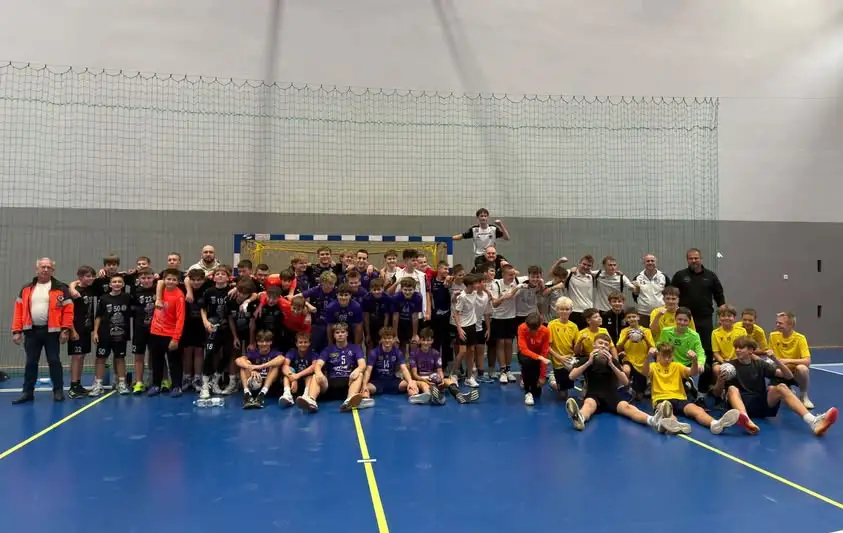 Sportowy weekend w Oleśnicy: juniorzy i seniorzy na parkiecie Hali Atol