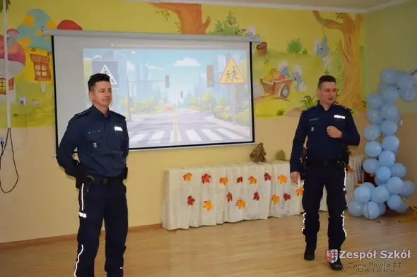 Policjanci z Osieka odwiedzili przedszkolaków i uczyli zasad bezpieczeństwa