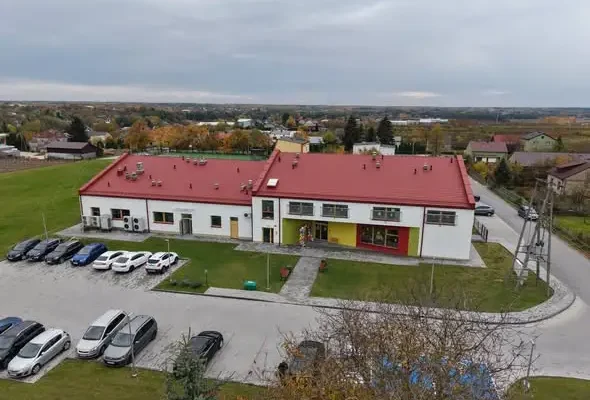 Szydłów: nowe przedszkole i żłobek oficjalnie otwarte po roku działalności