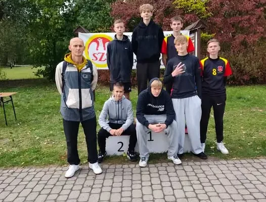 Młodzi biegacze z naszej szkoły w finale województwa w Rytwianach
