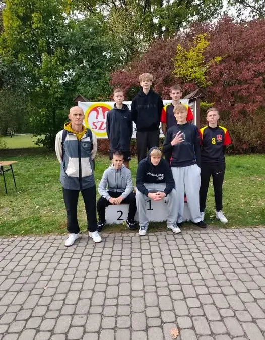 Młodzi biegacze z naszej szkoły w finale województwa w Rytwianach