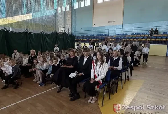 Osiek: Dzień Edukacji Narodowej i Dzień Papieski w Zespole Szkół im. Jana Pawła II