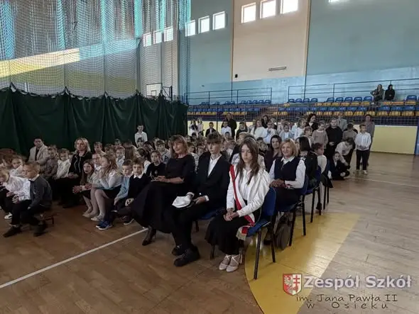 Osiek: Dzień Edukacji Narodowej i Dzień Papieski w Zespole Szkół im. Jana Pawła II