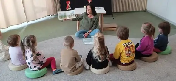 Dzień Kundelka w bibliotece w Staszowie – przedszkolaki uczyły się empatii