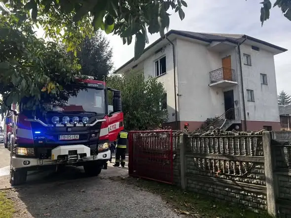 Pożar sadzy w kominie w Osieku – szybka akcja strażaków zapobiegła tragedii