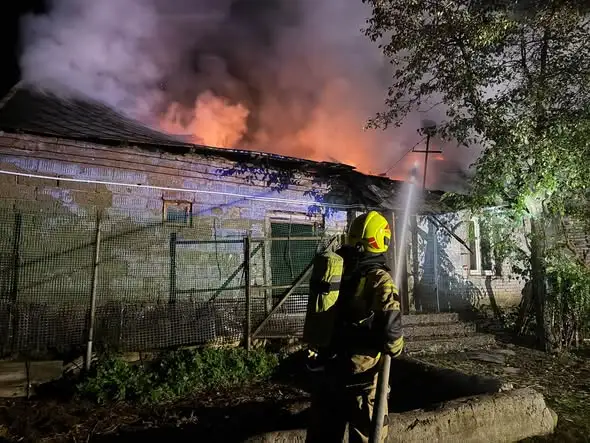 Pożar domu w Górach Moszyńskich – akcja siedmiu zastępów straży