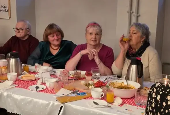 Włoska biesiada seniorów w Oleśnicy – czwarte spotkanie pełne smaków i emocji