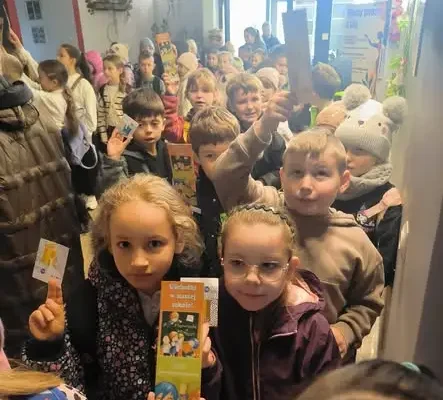 Noc Bibliotek w Bogorii: młodsi uczniowie odkrywali świat Ronji, córki zbójnika