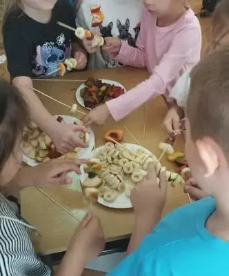 Tydzień Zdrowego Odżywiania w Trójce – witaminowe szaszłyki w klasie I B